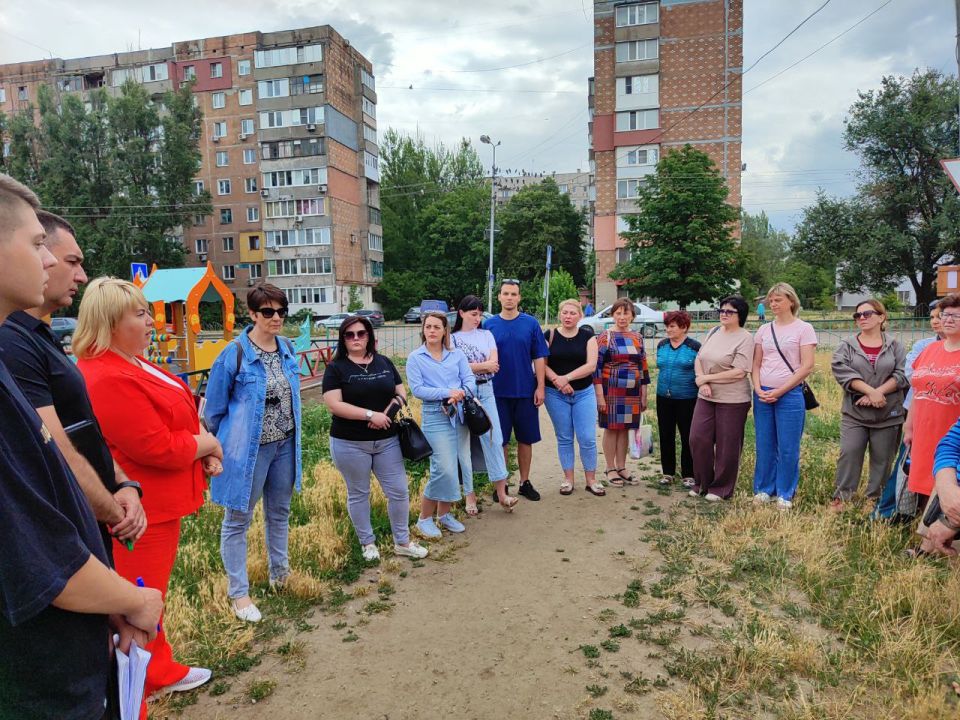 Жители Академической получили ответы на волнующие вопросы Жители Академической получили ответы на волнующие вопросы