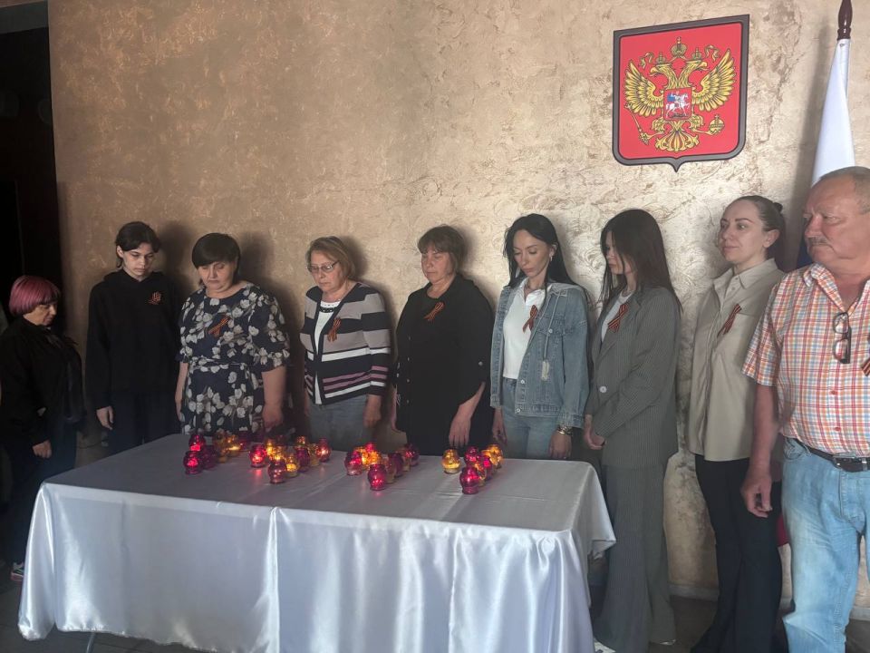 Ровно в 12:15 по московскому времени по всей России, Донецкой Народной Республики, по всему Волновахскому муниципальному округа была объявлена Общероссийская Минута молчания Ровно в 12:15 по московскому времени по всей России, Донецкой Народной Республики, по всему Волновахскому муниципальному округа была объявлена Общероссийская Минута молчания