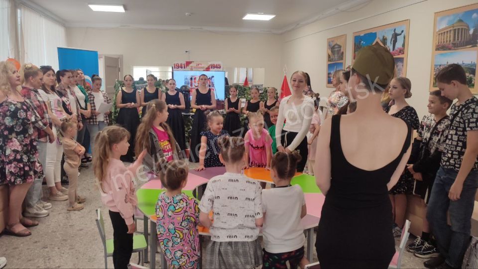 В День памяти и скорби в клубе села Бирюки провели вечер-реквием «Есть память, которой не будет забвенья, и слава, которой не будет конца» в рамках проекта «Историческая память» партии «Единая Россия» В День памяти и скорби в клубе села Бирюки провели вечер-реквием «Есть память, которой не будет забвенья, и слава, которой не будет конца» в рамках проекта «Историческая память» партии «Единая Россия»