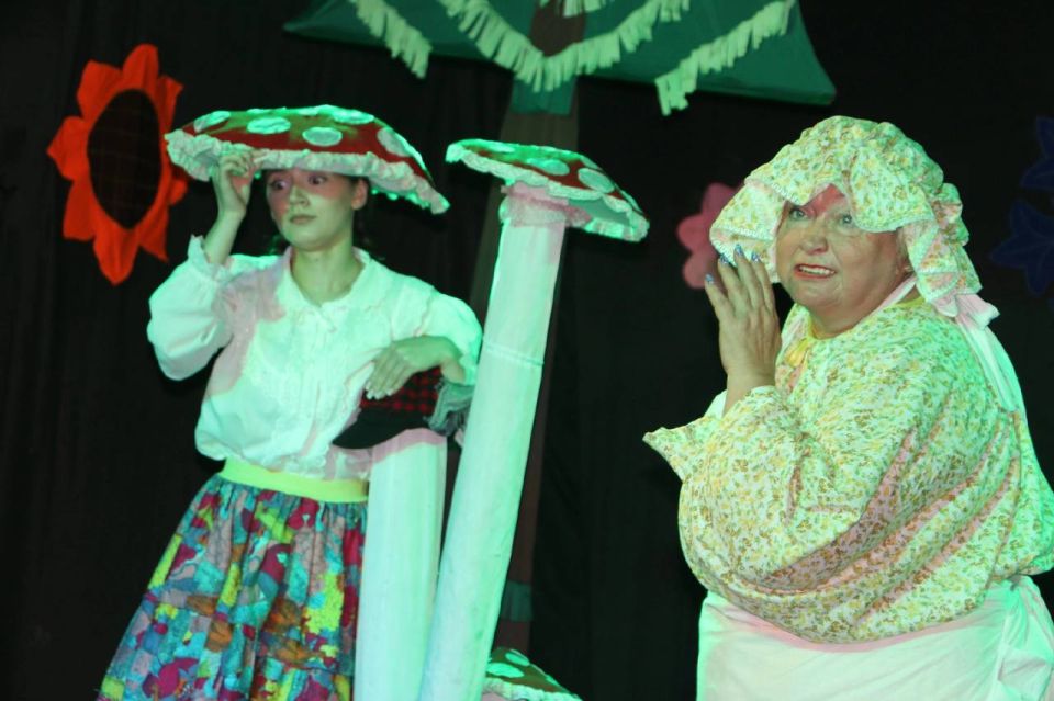 22 июня в Харцызском городском Дворце культуры развернулось настоящее театральное действо: народный театральный коллектив «Факел» и образцовый театральный коллектив «Браво» представили зрителям искрометный спектакль –... 22 июня в Харцызском городском Дворце культуры развернулось настоящее театральное действо: народный театральный коллектив «Факел» и образцовый театральный коллектив «Браво» представили зрителям искрометный спектакль –...