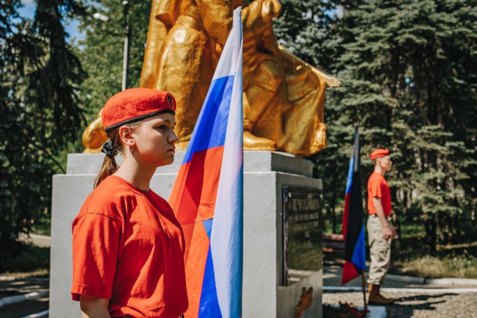 В Ждановке прошло памятное мероприятие, посвященное Дню памяти и скорби В Ждановке прошло памятное мероприятие, посвященное Дню памяти и скорби