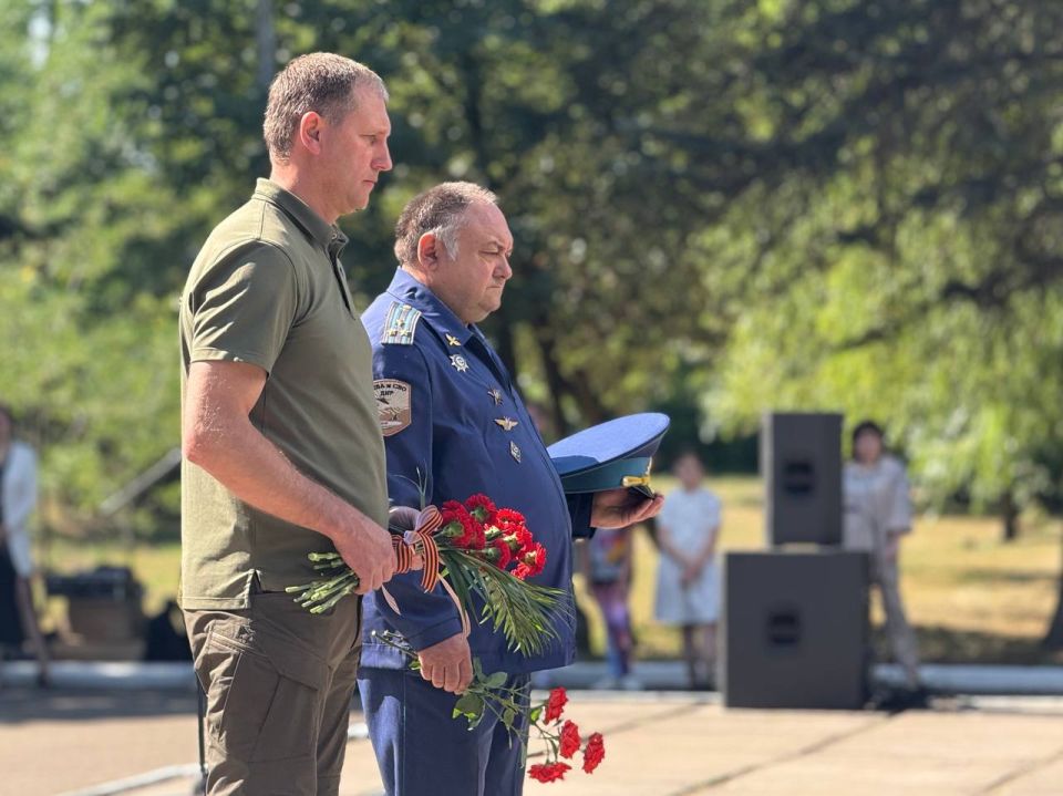 Александр Шатов: В Шахтерске состоялось памятно мероприятие, посвященное Дню памяти и скорби Александр Шатов: В Шахтерске состоялось памятно мероприятие, посвященное Дню памяти и скорби
