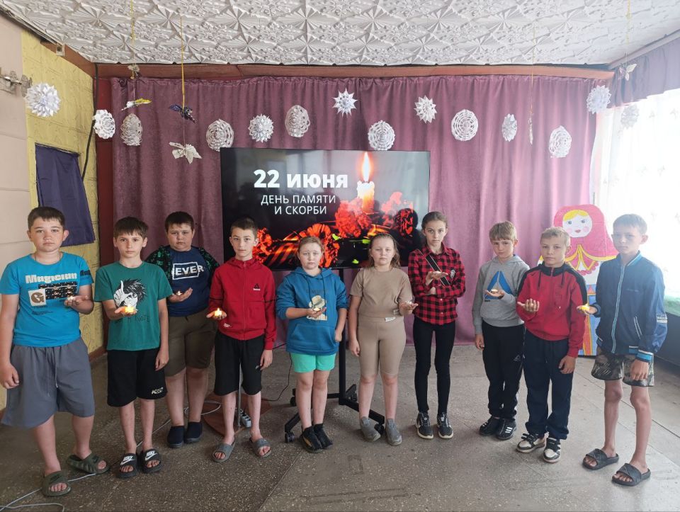 Ровно в 12:15 по московскому времени по всей России, Донецкой Народной Республики, по всему Волновахскому муниципальному округа была объявлена Общероссийская Минута молчания Ровно в 12:15 по московскому времени по всей России, Донецкой Народной Республики, по всему Волновахскому муниципальному округа была объявлена Общероссийская Минута молчания