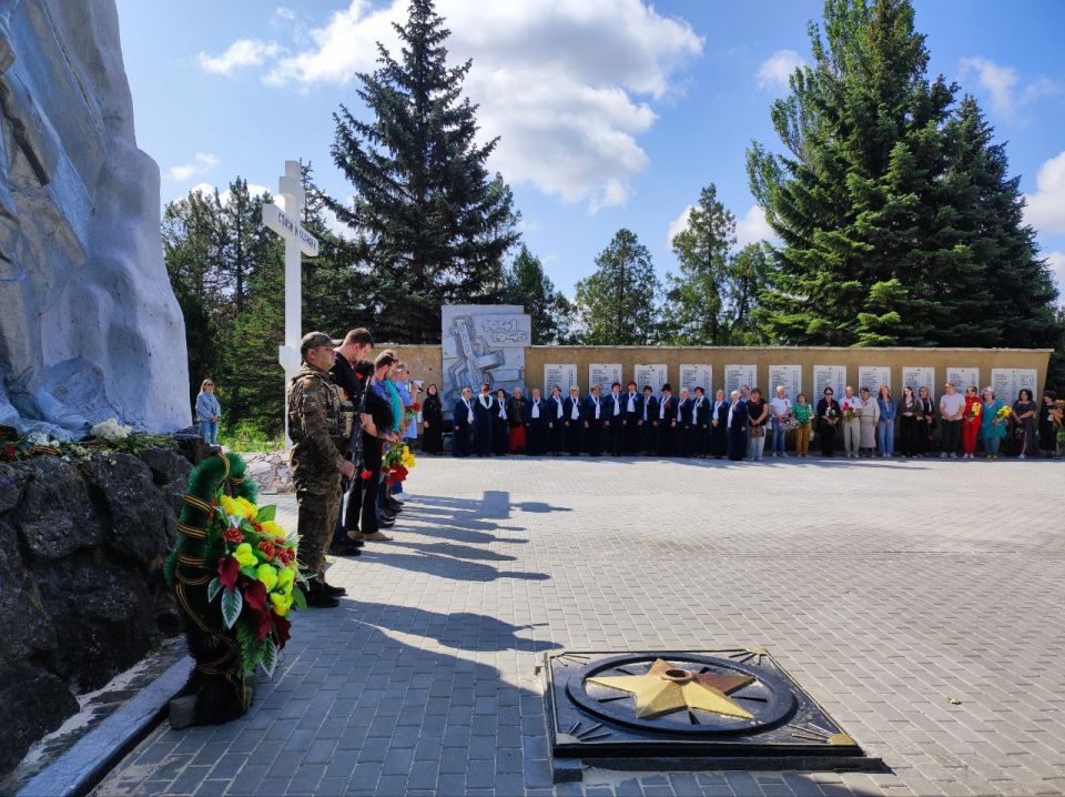 Будем помнить подвиг: День памяти и скорби в Докучаевске
