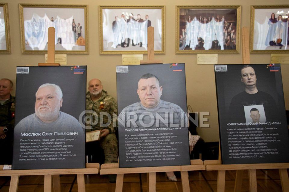 В Донецкой филармонии при участии Народного Совета ДНР и местного отделения фонда «Защитники Отчества» состоялось открытие выставки «Отец Героя» В Донецкой филармонии при участии Народного Совета ДНР и местного отделения фонда «Защитники Отчества» состоялось открытие выставки «Отец Героя»