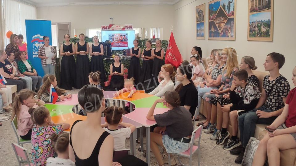 В День памяти и скорби в клубе села Бирюки провели вечер-реквием «Есть память, которой не будет забвенья, и слава, которой не будет конца» в рамках проекта «Историческая память» партии «Единая Россия» В День памяти и скорби в клубе села Бирюки провели вечер-реквием «Есть память, которой не будет забвенья, и слава, которой не будет конца» в рамках проекта «Историческая память» партии «Единая Россия»