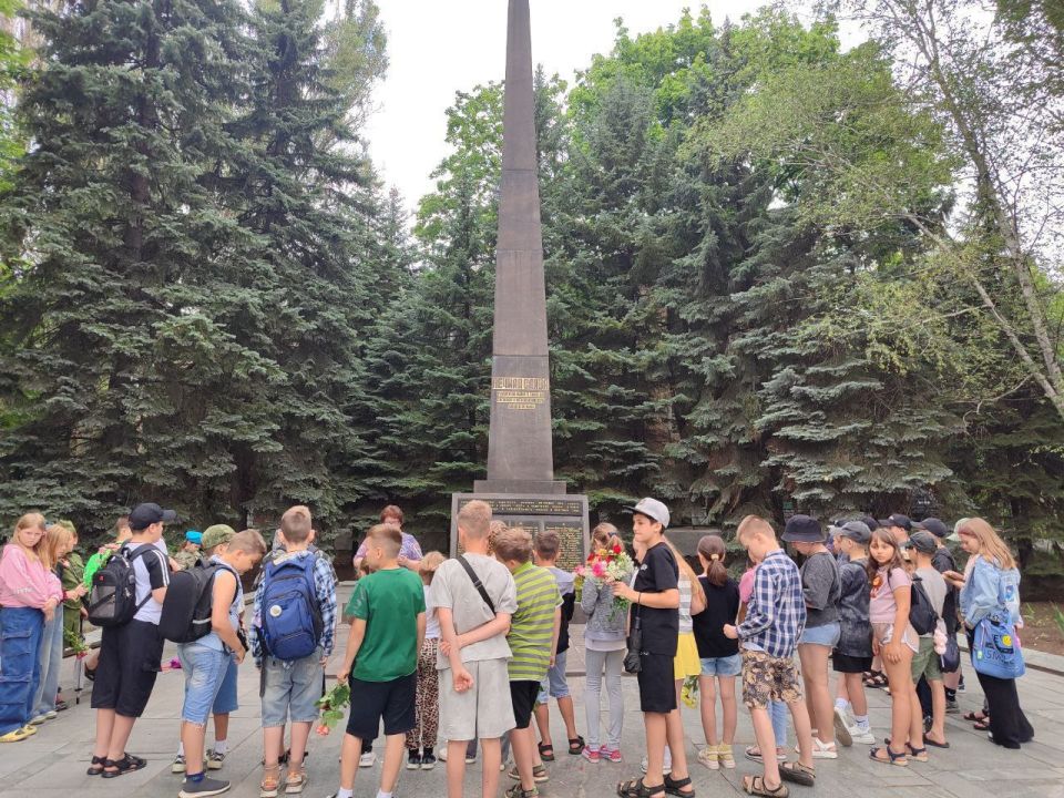 В ГБОУ «Лицей «Спектр» г.о. Торез» состоялись памятные мероприятия, приуроченные ко Дню памяти и скорби — дню начала Великой Отечественной войны В ГБОУ «Лицей «Спектр» г.о. Торез» состоялись памятные мероприятия, приуроченные ко Дню памяти и скорби — дню начала Великой Отечественной войны