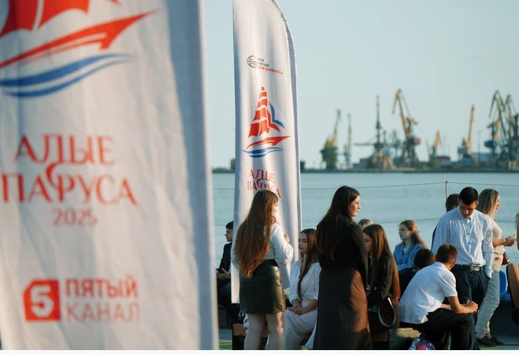 Грандиозные «Алые паруса» в освобожденном Мариуполе Грандиозные «Алые паруса» в освобожденном Мариуполе