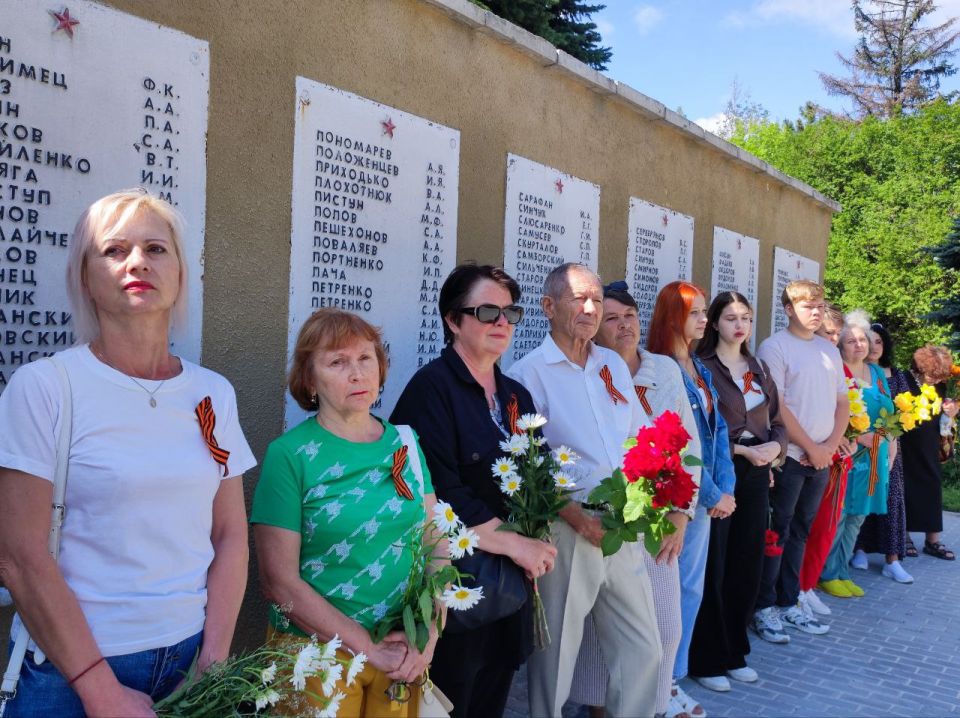 Будем помнить подвиг: День памяти и скорби в Докучаевске Будем помнить подвиг: День памяти и скорби в Докучаевске