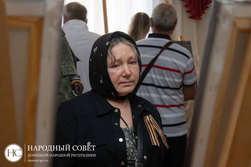 Константин Кузьмин: Сегодня в Донецкой филармонии состоялось открытие выставки «Отец Героя» Константин Кузьмин: Сегодня в Донецкой филармонии состоялось открытие выставки «Отец Героя»