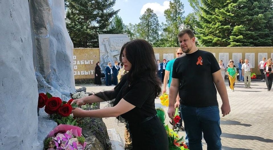 Будем помнить подвиг: День памяти и скорби в Докучаевске Будем помнить подвиг: День памяти и скорби в Докучаевске