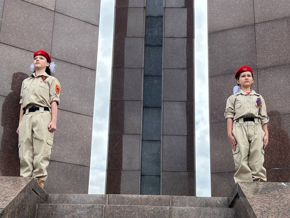 "Пост N 1". Ко Дню памяти и скорби начала Великой Отечественной войны Юнармейцы ВПК "Гвардейцы Донбасса 115 города Донецк", в составе: Штиенко Владислав "Пост N 1". Ко Дню памяти и скорби начала Великой Отечественной войны Юнармейцы ВПК "Гвардейцы Донбасса 115 города Донецк", в составе: Штиенко Владислав