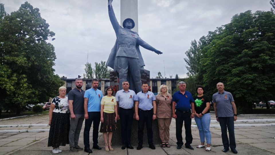 В Кировском внутригородском районе состоялось возложение цветов приуроченное ко Дню памяти и скорби В Кировском внутригородском районе состоялось возложение цветов приуроченное ко Дню памяти и скорби