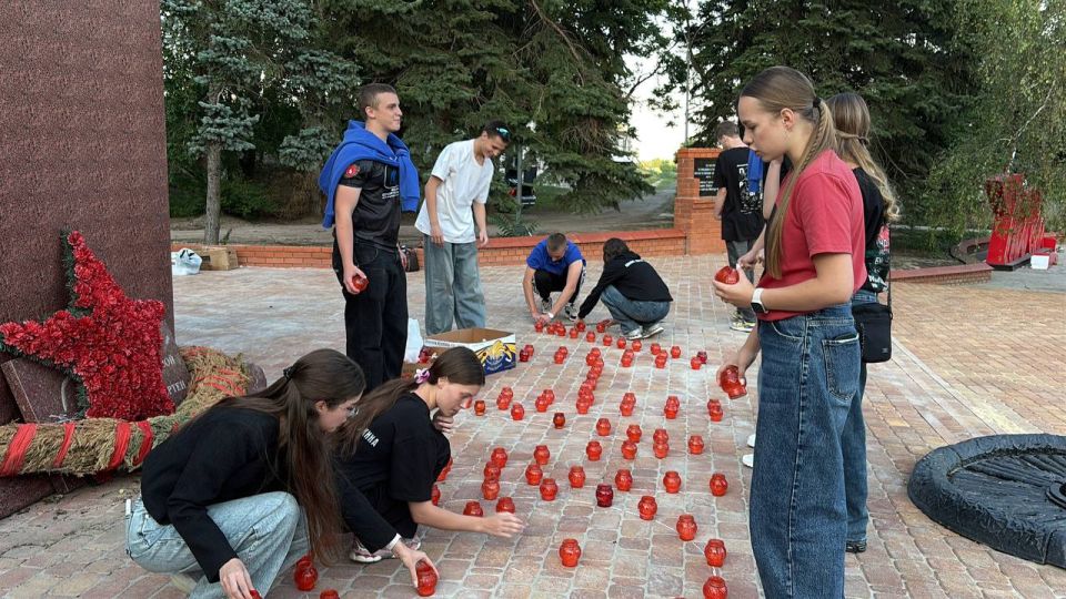 В День памяти и скорби зажгли свечи в знак вечной памяти В День памяти и скорби зажгли свечи в знак вечной памяти