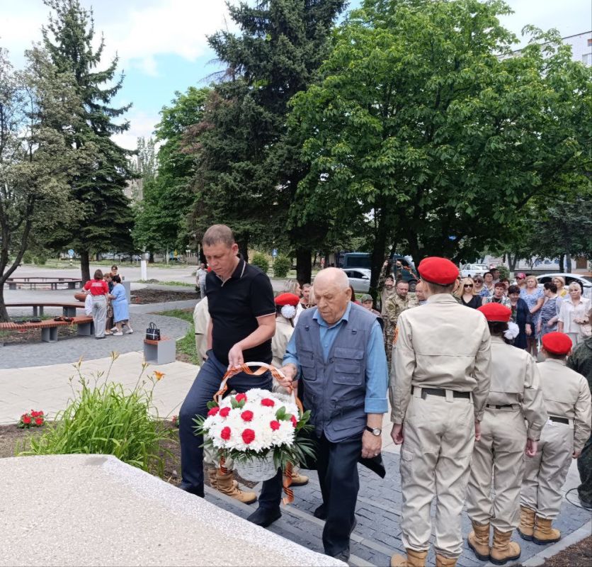 В Снежном состоялось мероприятие, посвященное Дню памяти и скорби В Снежном состоялось мероприятие, посвященное Дню памяти и скорби