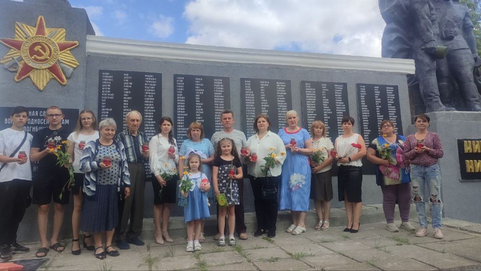 Ровно в 12:15 по московскому времени по всей России, Донецкой Народной Республики, по всему Волновахскому муниципальному округа была объявлена Общероссийская Минута молчания Ровно в 12:15 по московскому времени по всей России, Донецкой Народной Республики, по всему Волновахскому муниципальному округа была объявлена Общероссийская Минута молчания