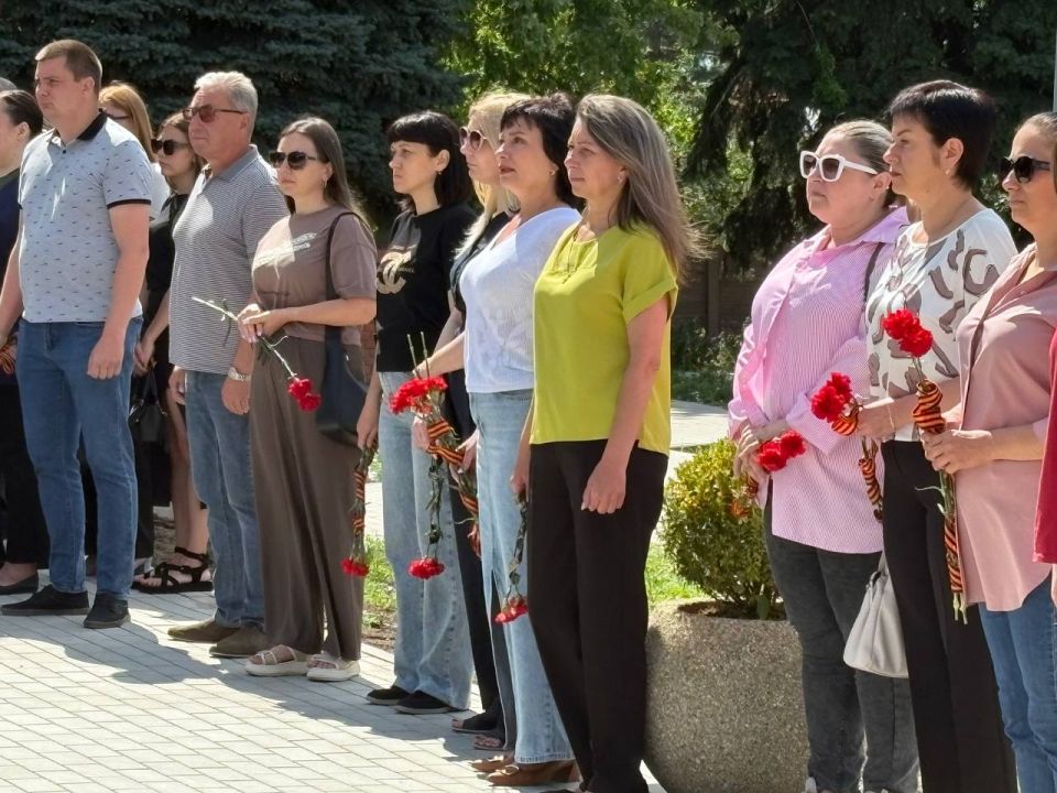 Наталья Великодная: В память о погибших героях Великой Отечественной войны в Тельманово приняла участие в возложении цветов у мемориала "Родина-Мать" Наталья Великодная: В память о погибших героях Великой Отечественной войны в Тельманово приняла участие в возложении цветов у мемориала "Родина-Мать"