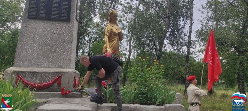 В Никитовском внутригородском районе города Горловка прошло возложение цветов к памятному знаку, приуроченное Дню памяти и скорби В Никитовском внутригородском районе города Горловка прошло возложение цветов к памятному знаку, приуроченное Дню памяти и скорби