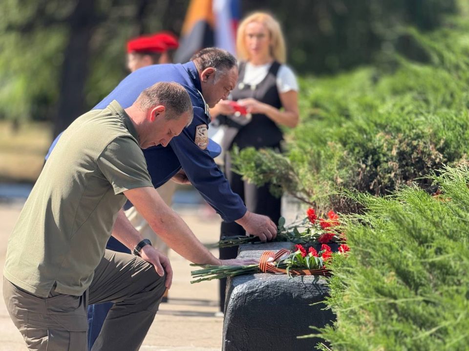 Александр Шатов: В Шахтерске состоялось памятно мероприятие, посвященное Дню памяти и скорби Александр Шатов: В Шахтерске состоялось памятно мероприятие, посвященное Дню памяти и скорби