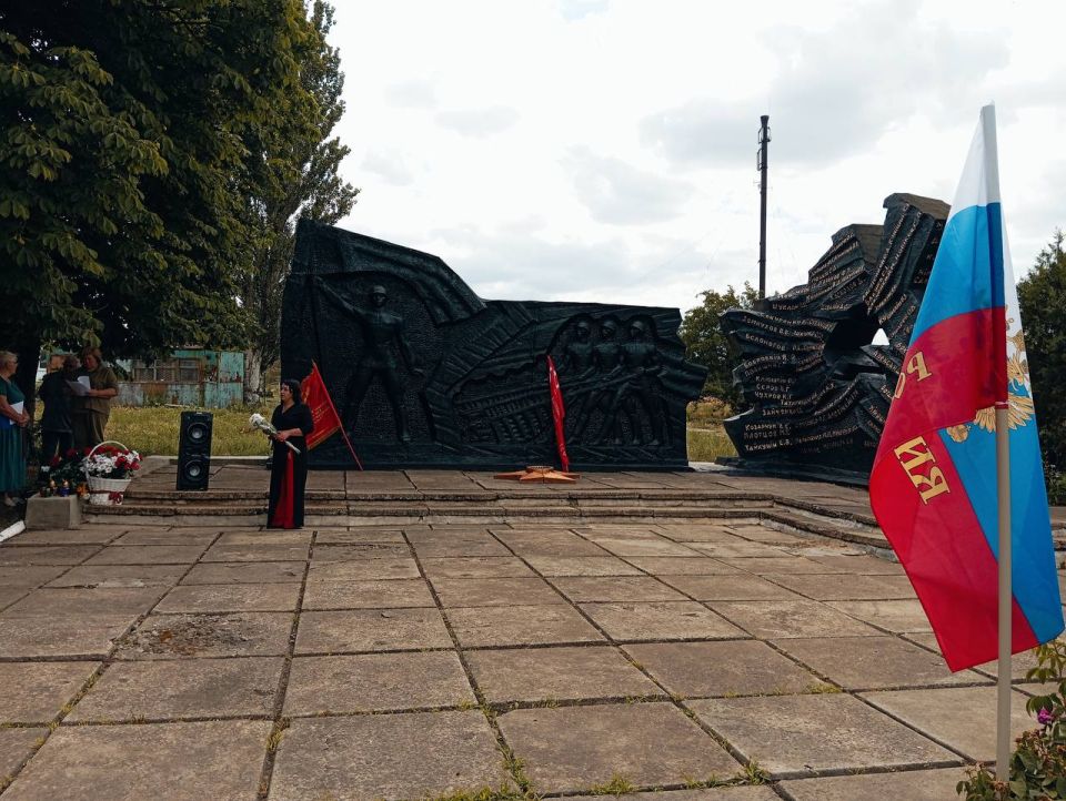 Денис Зубов: Подвиг ваш бессмертен. В селе Зеленое городского округа Иловайск состоялся митинг-реквием ко Дню памяти и скорби 22 июня Денис Зубов: Подвиг ваш бессмертен. В селе Зеленое городского округа Иловайск состоялся митинг-реквием ко Дню памяти и скорби 22 июня