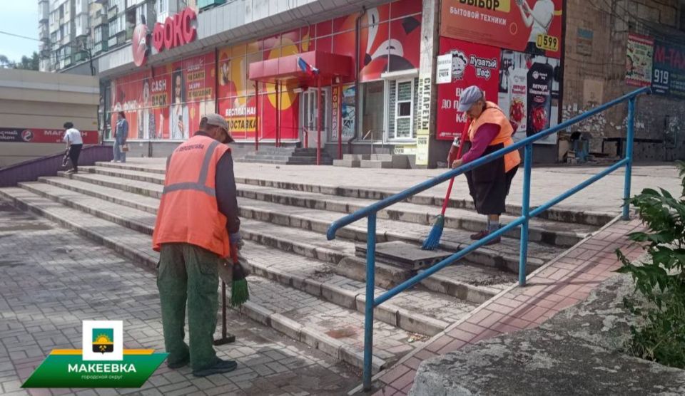 Сотрудниками МУП АГМ «Перспектива» выполнены работы: по сбору летучего мусора и очистке урн, по уборке тротуаров и дорог, по ул. Московской, Плеханова, Чубаря, Свободы, Ермощенко, Победы, Ленина, бул Сотрудниками МУП АГМ «Перспектива» выполнены работы: по сбору летучего мусора и очистке урн, по уборке тротуаров и дорог, по ул. Московской, Плеханова, Чубаря, Свободы, Ермощенко, Победы, Ленина, бул