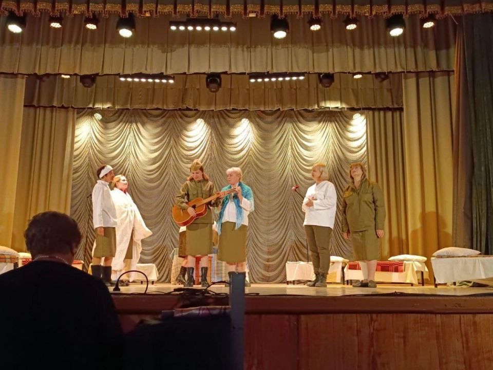 Докучаевск пережил войну вместе с героями спектакля «А нам ещё жить» Докучаевск пережил войну вместе с героями спектакля «А нам ещё жить»