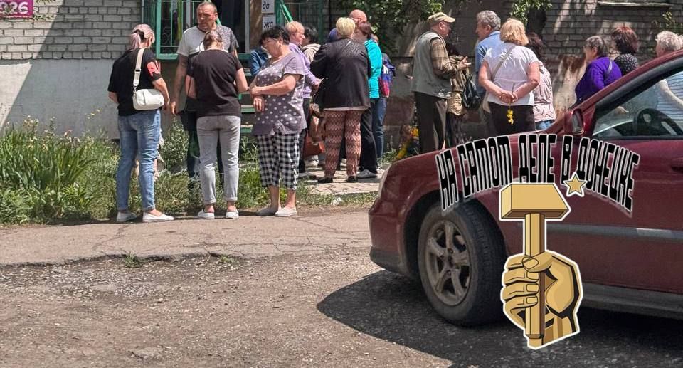 Ситуация с «Фениксом» продолжает накаляться: очереди теперь не только в офисы «Феникса», но и к посредникам