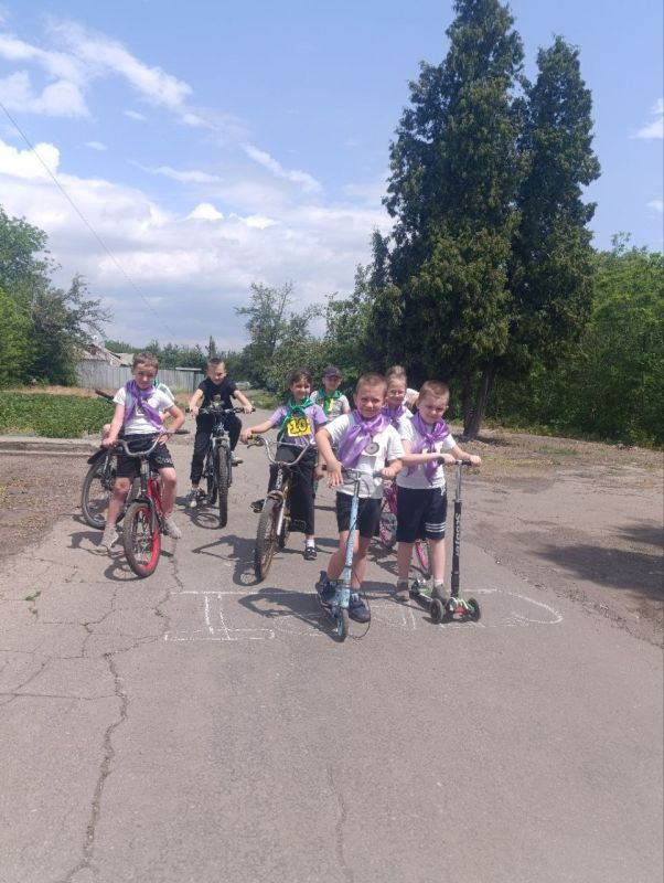 В Снежном отметили День велосипедиста спортивным мероприятием В Снежном отметили День велосипедиста спортивным мероприятием