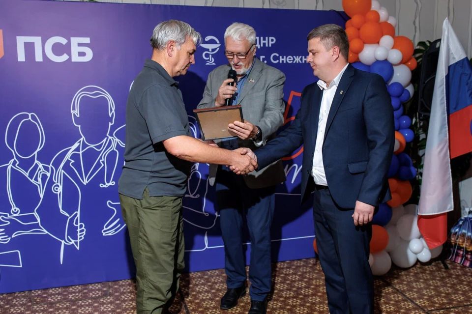 Центральная городская больница Снежного отметила 85-летний юбилей Центральная городская больница Снежного отметила 85-летний юбилей