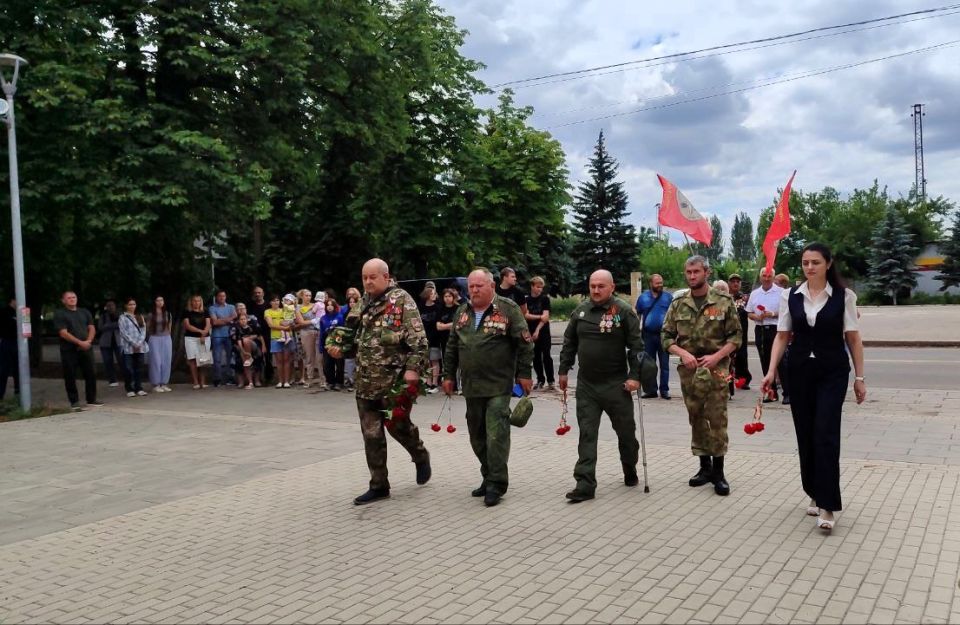 В память о тех, кто не отступил В память о тех, кто не отступил