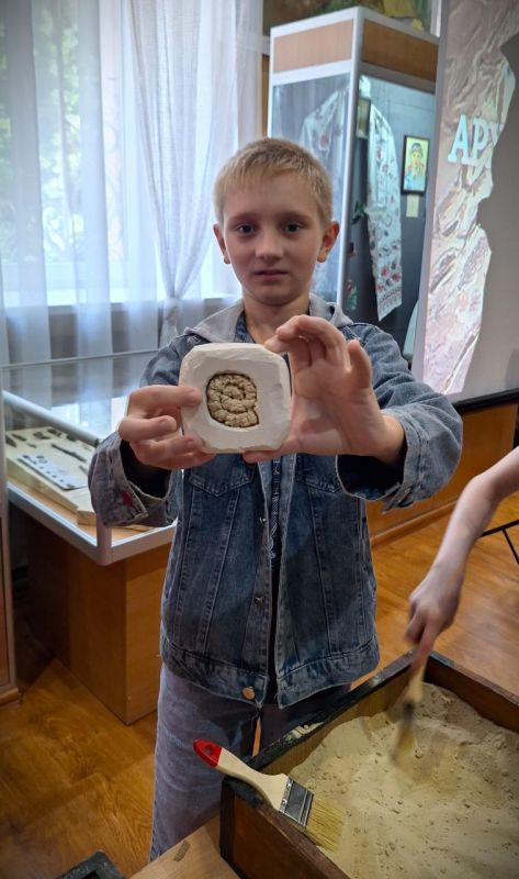 Знакомимся с профессиями в музее! Знакомимся с профессиями в музее!