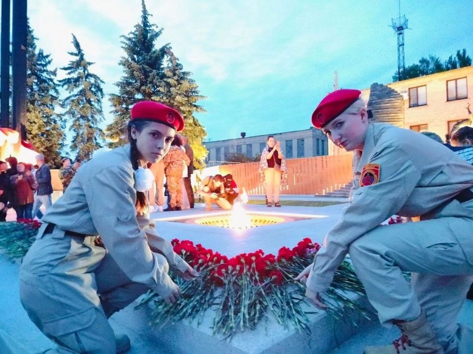 22 июня, в День памяти и скорби в Российской Федерации, юнармейцы Донецкого территориального штаба Юнармии ВПК "Юность" Школы 100.г.о.ДОНЕЦК посетили концерт -реквием, который был приурочен событиям тех далёких и горьких лет 22 июня, в День памяти и скорби в Российской Федерации, юнармейцы Донецкого территориального штаба Юнармии ВПК "Юность" Школы 100.г.о.ДОНЕЦК посетили концерт -реквием, который был приурочен событиям тех далёких и горьких лет
