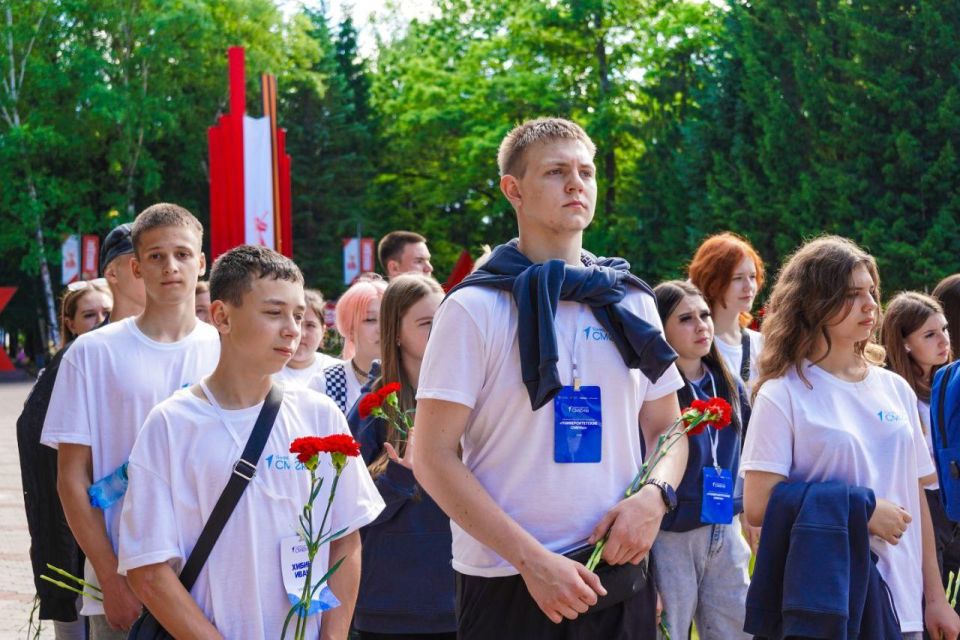 Школьники из Амвросиевки поучаствовали в памятном мероприятии в Биробиджане Школьники из Амвросиевки поучаствовали в памятном мероприятии в Биробиджане