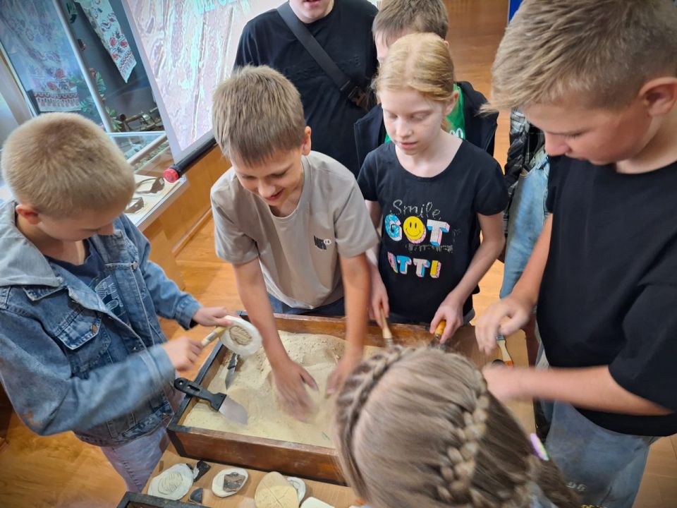 Знакомимся с профессиями в музее! Знакомимся с профессиями в музее!