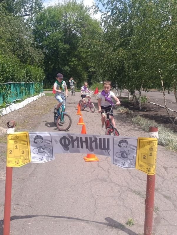 В Снежном отметили День велосипедиста спортивным мероприятием В Снежном отметили День велосипедиста спортивным мероприятием
