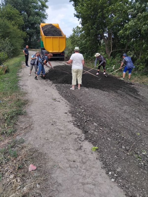 В ходе встречи с жителями, проводимой заместителем главы Администрации Володарского муниципального округа Полтарак В. В., жители села Новогригорьевка В ходе встречи с жителями, проводимой заместителем главы Администрации Володарского муниципального округа Полтарак В. В., жители села Новогригорьевка