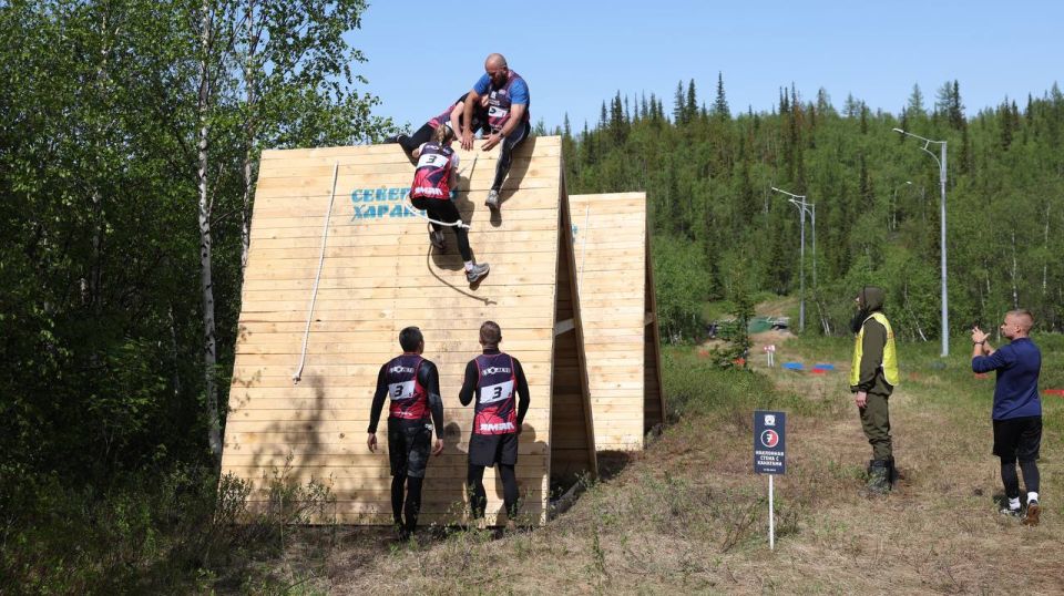 Спортсмены из Волновахи впервые преодолели экстремальную трассу проекта «Северный характер» Спортсмены из Волновахи впервые преодолели экстремальную трассу проекта «Северный характер»