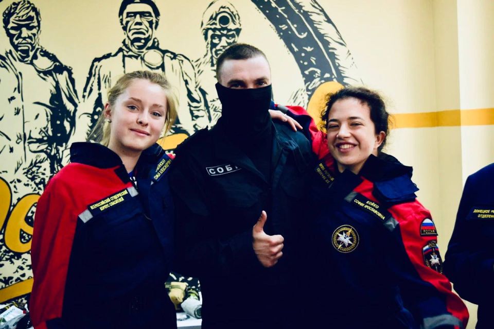 Сотрудник провел мастер-класс по первой помощи для добровольцев Донецкого РО ВСКС Сотрудник провел мастер-класс по первой помощи для добровольцев Донецкого РО ВСКС