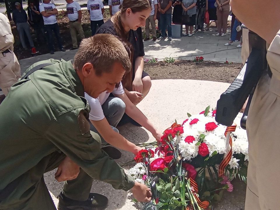 Юнармейцы ВПК "Оплот" и ВПК им. Арсененко приняли участие в мероприятии посвящённому Дню памяти и скорби Юнармейцы ВПК "Оплот" и ВПК им. Арсененко приняли участие в мероприятии посвящённому Дню памяти и скорби