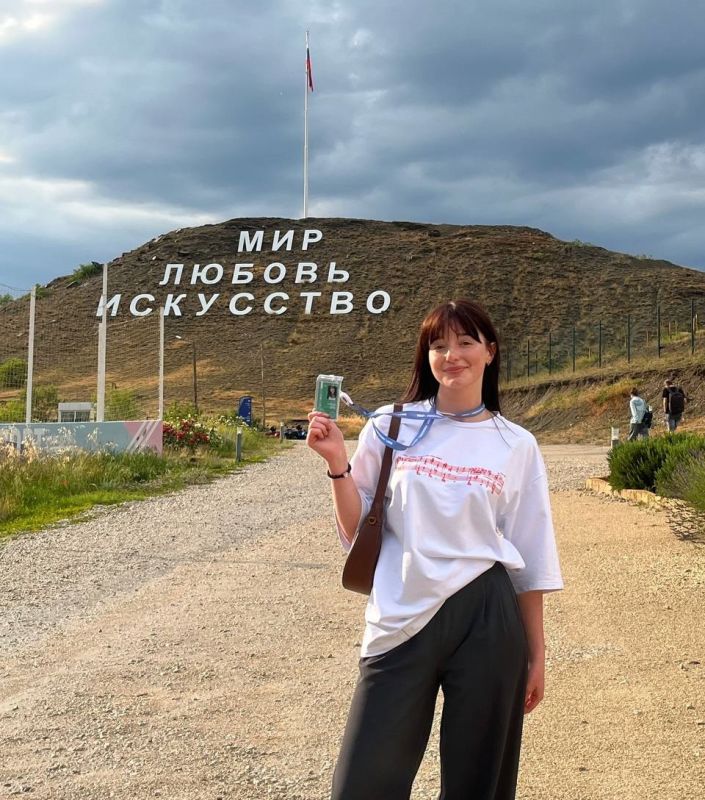 Школа летом?. Да, если речь идет о летних школах Академии «Меганом»! На прошлой неделе делегация из ДНР приняла участие в одной из них, посвященной 90-летию со дня рождения театрального актера и режиссера Олега Табакова Школа летом?. Да, если речь идет о летних школах Академии «Меганом»! На прошлой неделе делегация из ДНР приняла участие в одной из них, посвященной 90-летию со дня рождения театрального актера и режиссера Олега Табакова