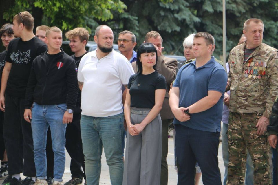 Виктория Жукова: Сегодня у Братской могилы Советских солдат прошло возложение цветов и минута молчания Виктория Жукова: Сегодня у Братской могилы Советских солдат прошло возложение цветов и минута молчания