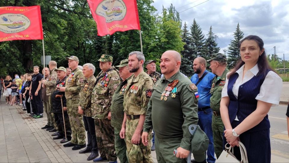 В память о тех, кто не отступил В память о тех, кто не отступил
