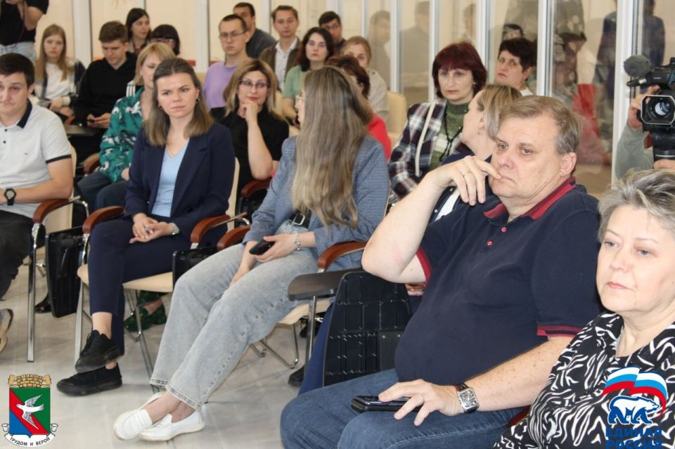 Иван Приходько: В рамках рабочего визита в Горловку известный российский теле- и радиоведущий, политический эксперт, мой друг Дмитрий Евгеньевич Куликов посетил Донецкий Государственный Педагогический Университет им. В.... Иван Приходько: В рамках рабочего визита в Горловку известный российский теле- и радиоведущий, политический эксперт, мой друг Дмитрий Евгеньевич Куликов посетил Донецкий Государственный Педагогический Университет им. В....