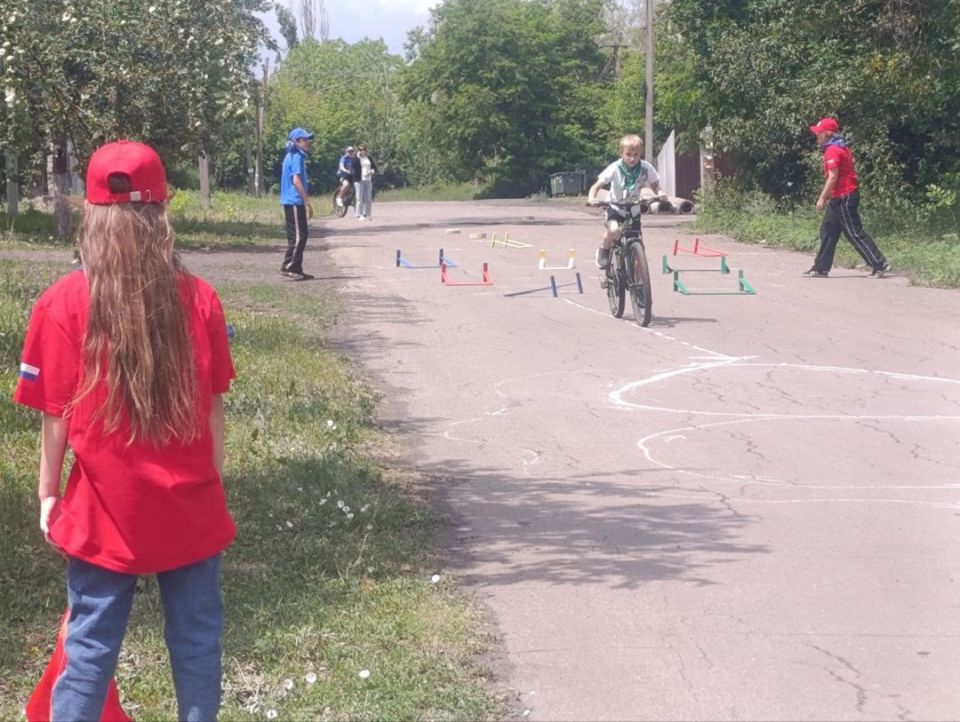 В Снежном отметили День велосипедиста спортивным мероприятием В Снежном отметили День велосипедиста спортивным мероприятием