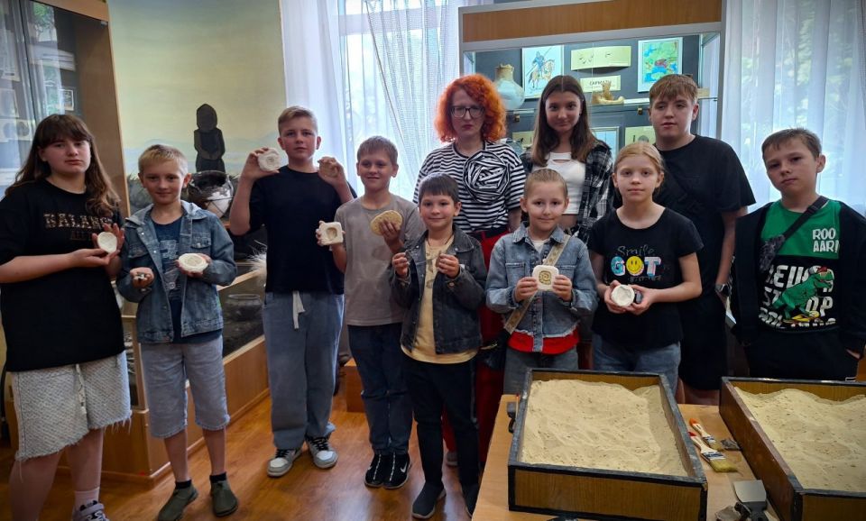 Знакомимся с профессиями в музее! Знакомимся с профессиями в музее!