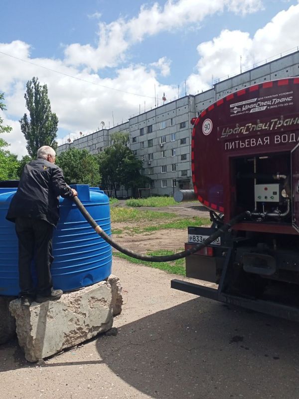 Сергей Желновач: В связи со сложной ситуацией водоснабжения на территории города Дебальцево, организован подвоз воды на м-н Восточный, м-н 50 лет Победы и м-н Фестивальный Сергей Желновач: В связи со сложной ситуацией водоснабжения на территории города Дебальцево, организован подвоз воды на м-н Восточный, м-н 50 лет Победы и м-н Фестивальный