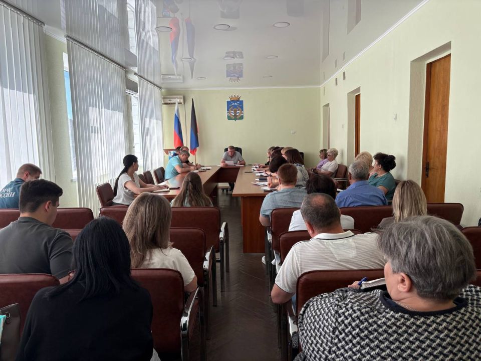 Сергей Юзвинкевич: Сегодня провёл расширенное аппаратное совещание с начальниками отделов и структурных подразделений Администрации Володарского МО, руководителями предприятий, территориальных подразделений министерств и... Сергей Юзвинкевич: Сегодня провёл расширенное аппаратное совещание с начальниками отделов и структурных подразделений Администрации Володарского МО, руководителями предприятий, территориальных подразделений министерств и...