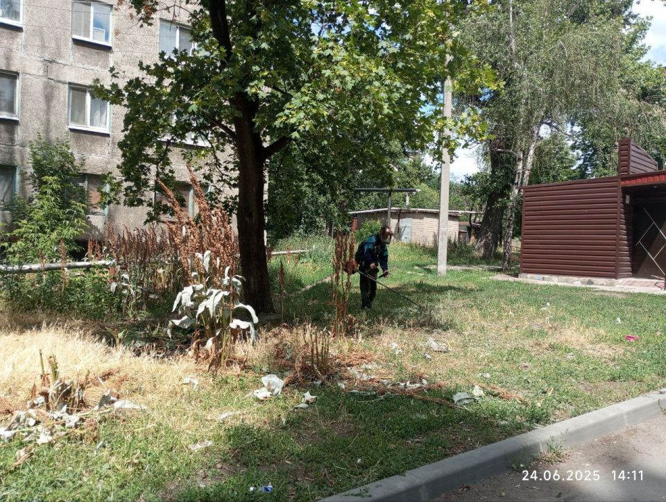 Сергей Желновач: На территории городского округа Дебальцево продолжаются работы покосу сорных и карантинных трав Сергей Желновач: На территории городского округа Дебальцево продолжаются работы покосу сорных и карантинных трав