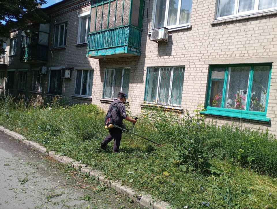 Сергей Желновач: На территории городского округа Дебальцево продолжаются работы покосу сорных и карантинных трав Сергей Желновач: На территории городского округа Дебальцево продолжаются работы покосу сорных и карантинных трав
