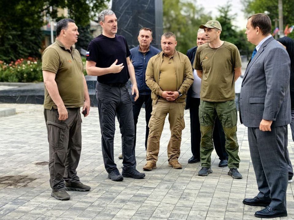 Игорь Лызов: Губернатора Амурской области Василий Орлов с рабочим визитом посетил подшефный Амвросиевский муниципальный округ Игорь Лызов: Губернатора Амурской области Василий Орлов с рабочим визитом посетил подшефный Амвросиевский муниципальный округ